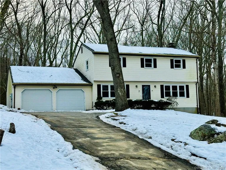 4 Friar Tuck Drive, Ledyard, CT 06335 Property for sale