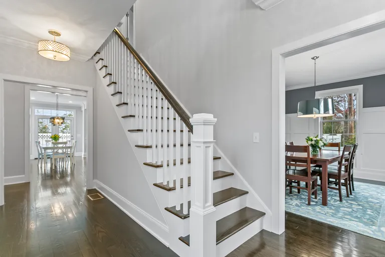 10 Pansy Road, Fairfield, CT 06824 Property for sale