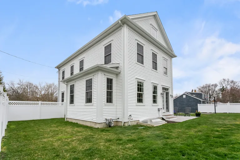 10 Pansy Road, Fairfield, CT 06824 Property for sale