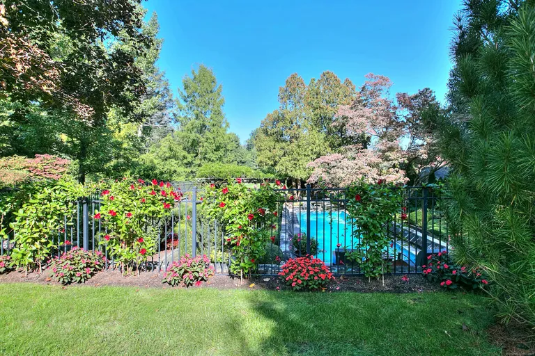 200 Mine Hill Road, Fairfield, CT 06824 Property for sale