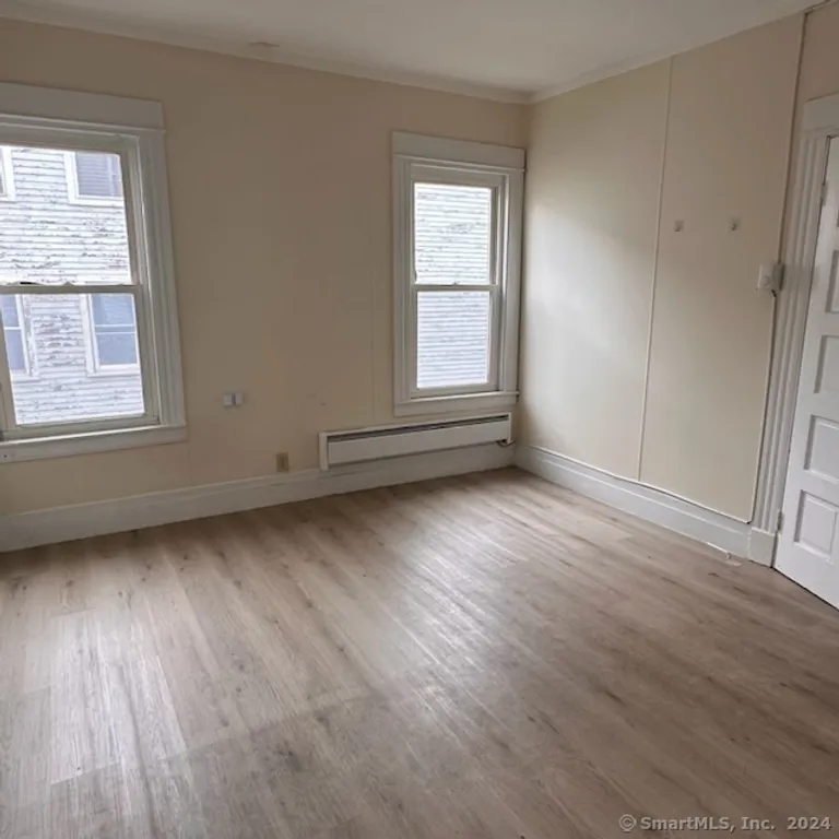 New York City Real Estate | View 62 Southview Street, 2nd Floor | Listing | View 8