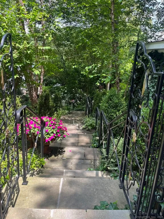 43 Taunton Lake Road, Newtown, CT 06470 Property for rent