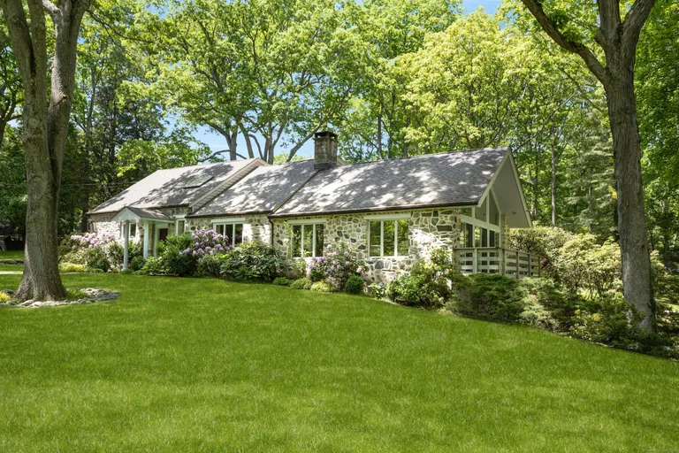 102 Cascade Road, Stamford, CT 06903 Property for sale