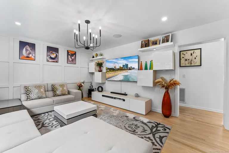 32 Lakewood, Madison, CT 06443 Property for sale