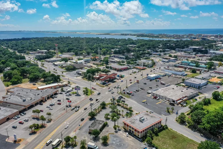 2 Eglin, Fort Walton Beach, FL 32548 Property for rent