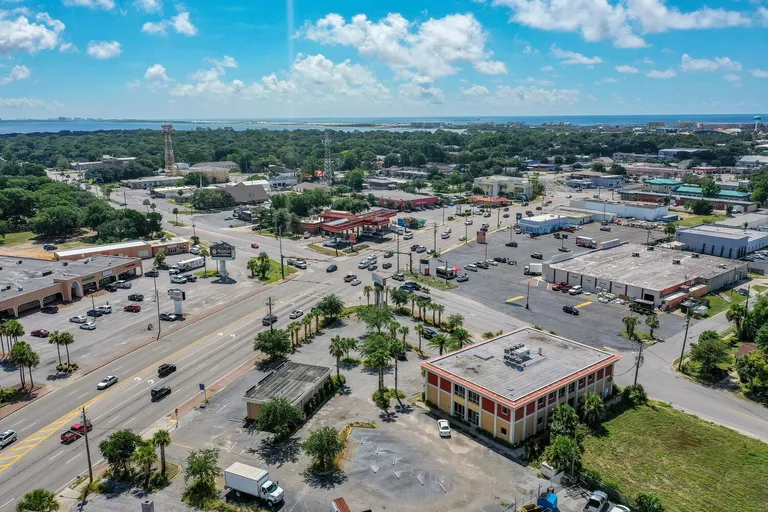 2 Eglin, Fort Walton Beach, FL 32548 Property for rent