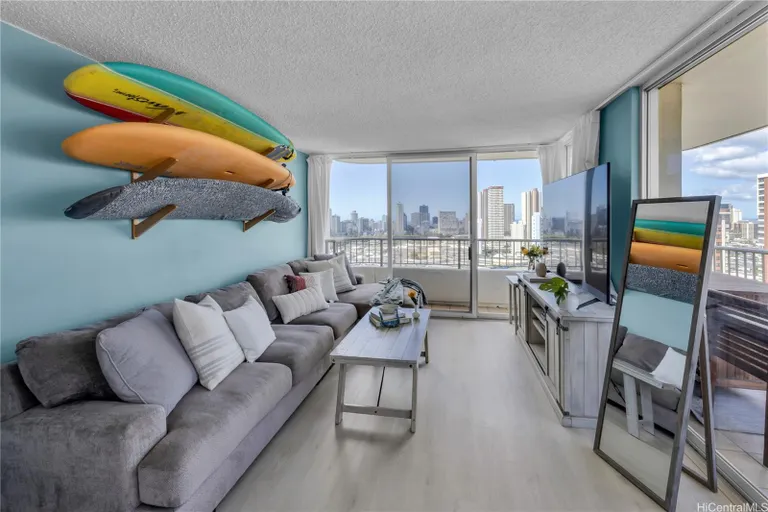New York City Real Estate | View 2825 S King Street, 1902 | 2 Beds, 2 Baths | View 1