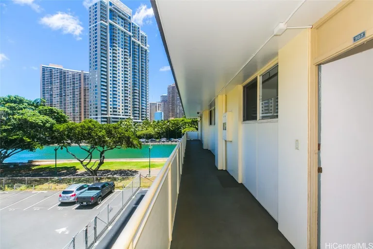 419 A Atkinson 307, Honolulu, HI 96814 Property for sale