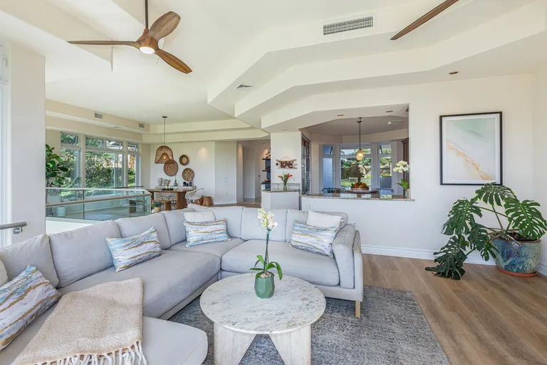 Hawaii Real Estate | View 4100 QUEEN EMMA'S DR, 7 | Listing | View 9