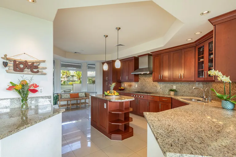Hawaii Real Estate | View 4100 QUEEN EMMA'S DR, 7 | Listing | View 3