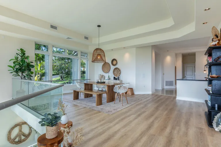 Hawaii Real Estate | View 4100 QUEEN EMMA'S DR, 7 | Listing | View 10