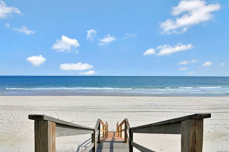 New York City Real Estate | View 148 Dune Road | Listing | View 4