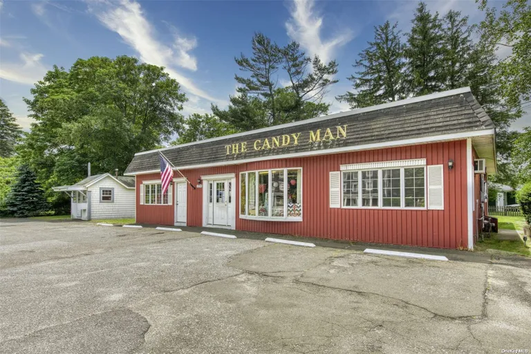 New York City Real Estate | View 22350 & 22420 Main Road | Listing | View 15