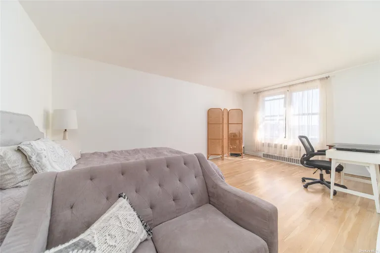 New York City Real Estate | View 48-21 40th Street, 6H | Listing | View 3