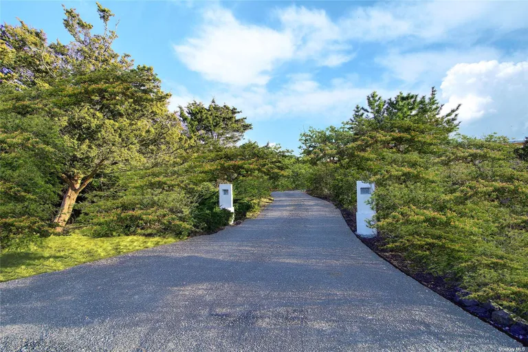New York City Real Estate | View 186 Dune Road | Listing | View 3