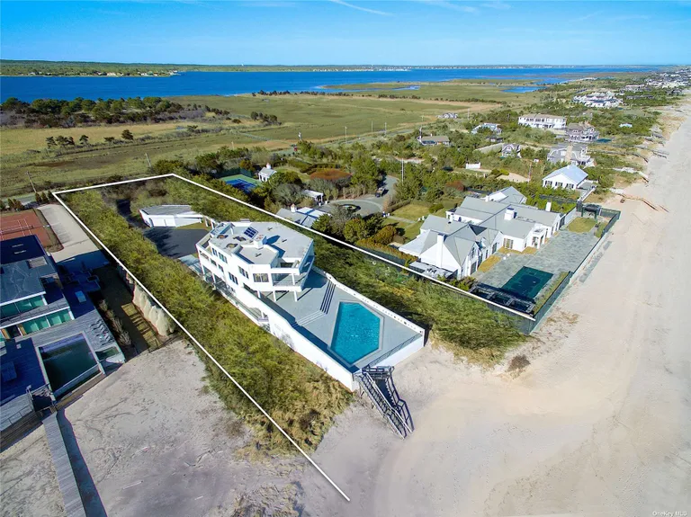 New York City Real Estate | View 186 Dune Road | 8 Beds, 9 Baths | View 1