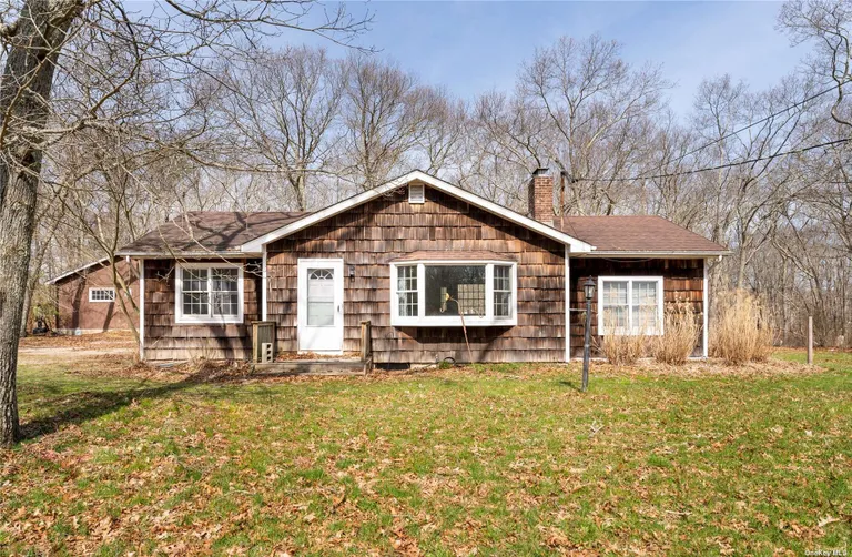 New York City Real Estate | View 61 Moriches | 3 Beds, 2 Baths | View 1