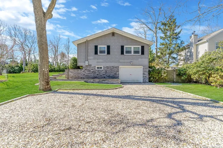 3 Crestview Drive, Remsenburg, NY 11960 Property for rent