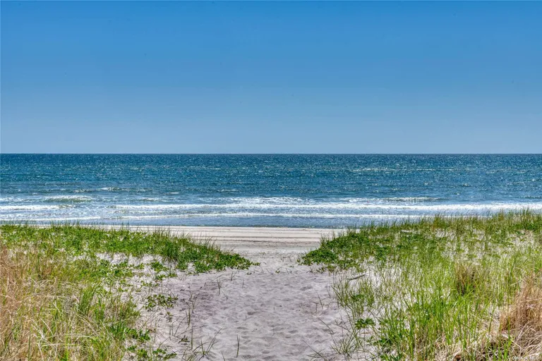 New York City Real Estate | View 259 Dune Road, 138 | Listing | View 10