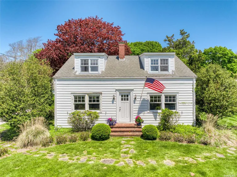 New York City Real Estate | View 20715 Main Road | 4 Beds, 2 Baths | View 1