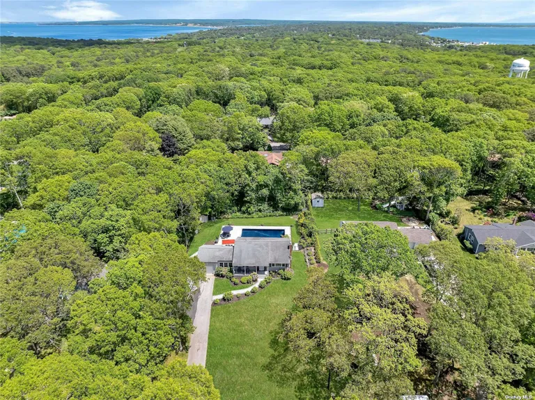 10 Bittersweet Avenue, Hampton Bays, NY 11946 Property for sale