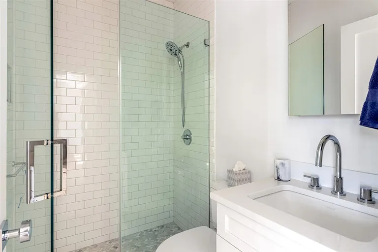 The Hamptons Real Estate | View 123 Sterling Avenue, 12 | Listing | View 19