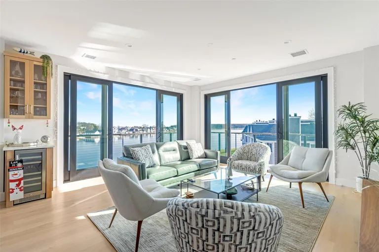 The Hamptons Real Estate | View 123 Sterling Avenue, 12 | Listing | View 7
