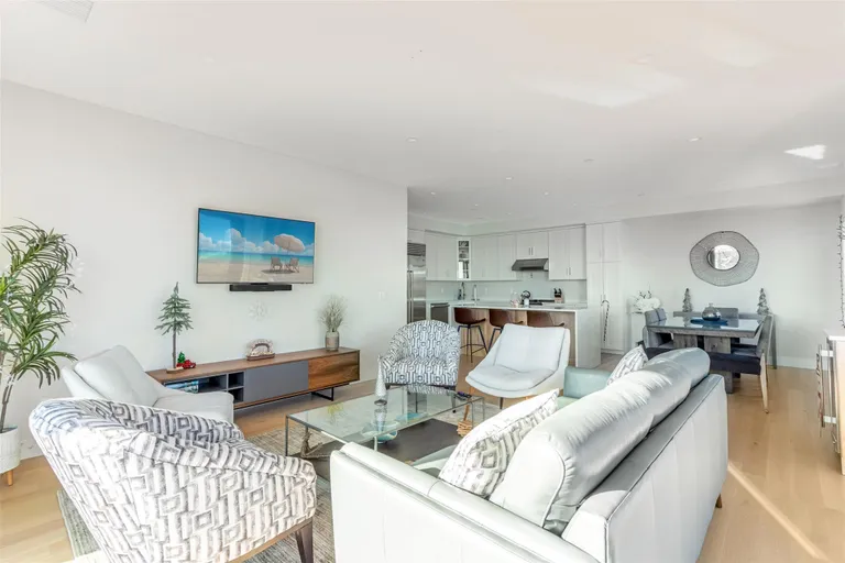 The Hamptons Real Estate | View 123 Sterling Avenue, 12 | Listing | View 9