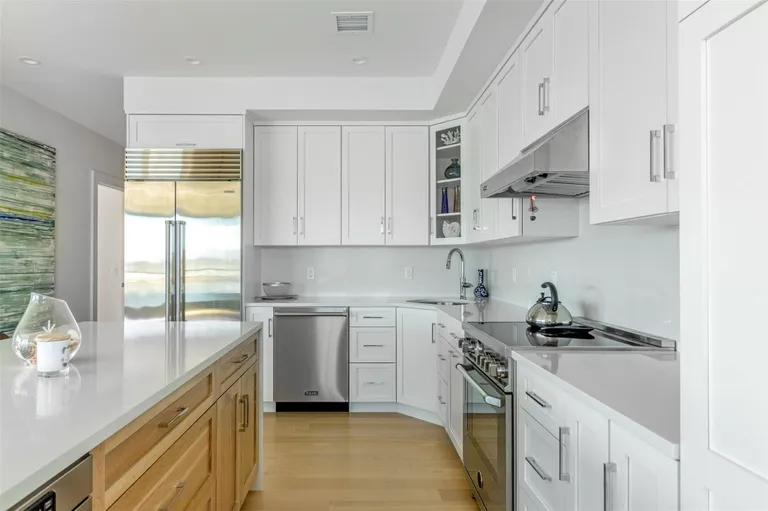 The Hamptons Real Estate | View 123 Sterling Avenue, 12 | Listing | View 6