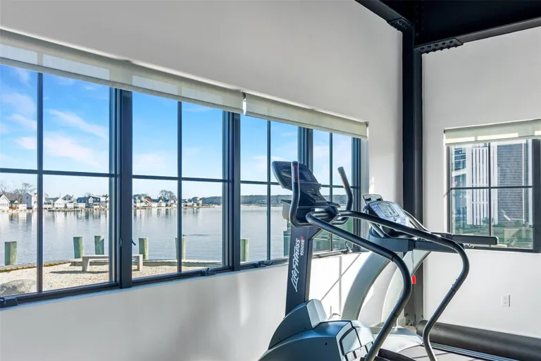 The Hamptons Real Estate | View 123 Sterling Avenue, 12 | Listing | View 25
