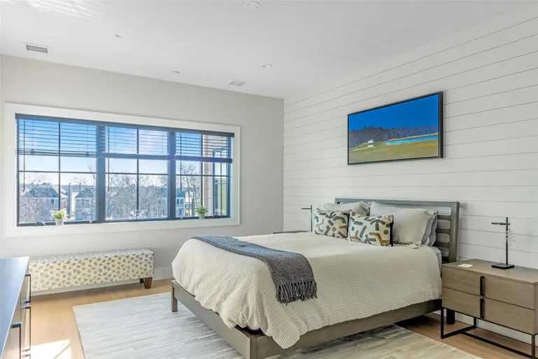 The Hamptons Real Estate | View 123 Sterling Avenue, 12 | Listing | View 13