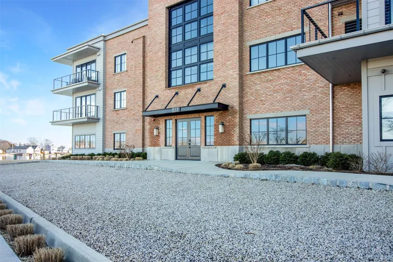 The Hamptons Real Estate | View 123 Sterling Avenue, 12 | Listing | View 29