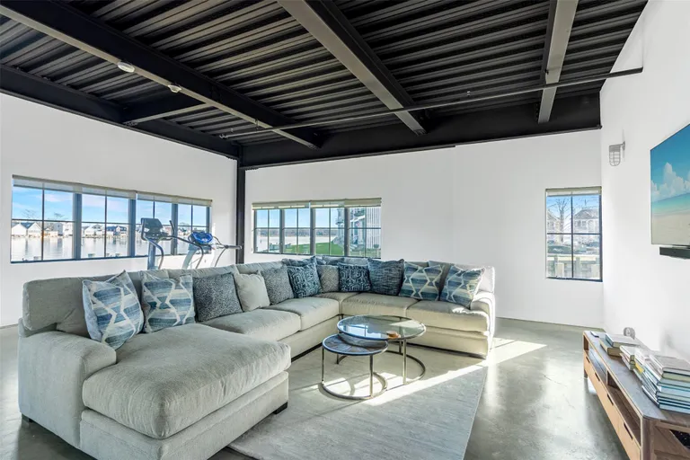 The Hamptons Real Estate | View 123 Sterling Avenue, 12 | Listing | View 20