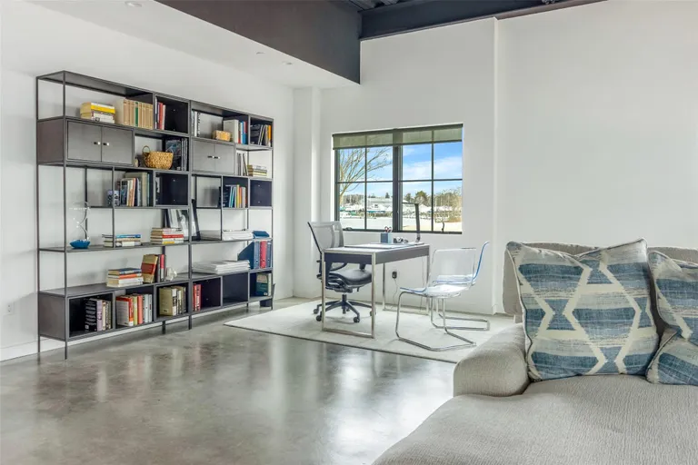 The Hamptons Real Estate | View 123 Sterling Avenue, 12 | Listing | View 23
