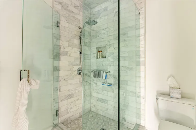 The Hamptons Real Estate | View 123 Sterling Avenue, 12 | Listing | View 15