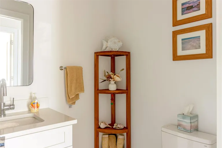 The Hamptons Real Estate | View 123 Sterling Avenue, 12 | Listing | View 12