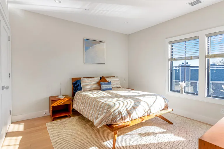 The Hamptons Real Estate | View 123 Sterling Avenue, 12 | Listing | View 17