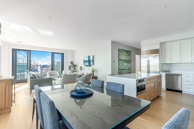 The Hamptons Real Estate | View 123 Sterling Avenue, 12 | Listing | View 10