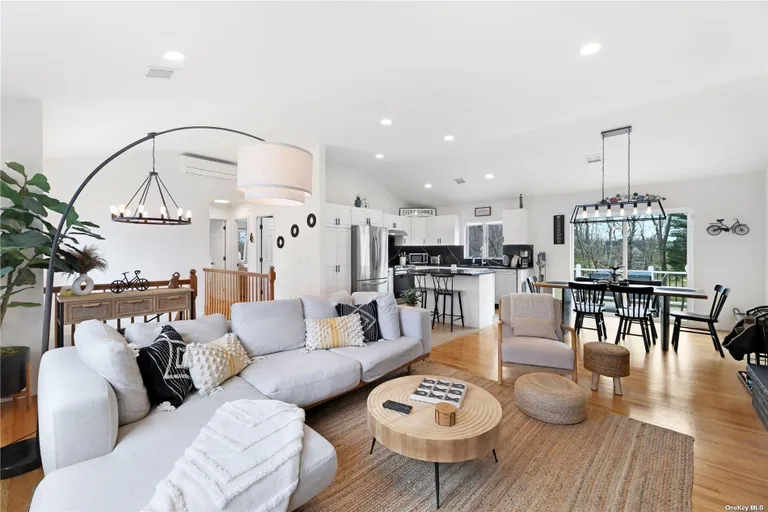 The Hamptons Real Estate | View 485 Sutton Place | Listing | View 11
