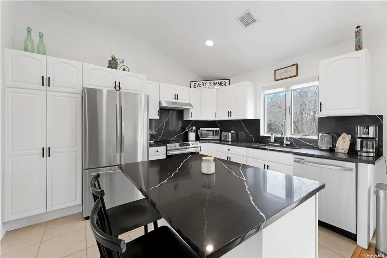 The Hamptons Real Estate | View 485 Sutton Place | Listing | View 15