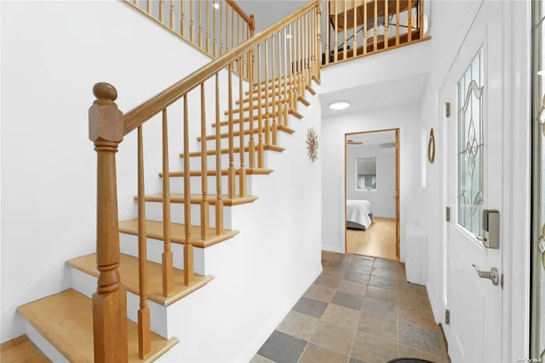 The Hamptons Real Estate | View 485 Sutton Place | Listing | View 2