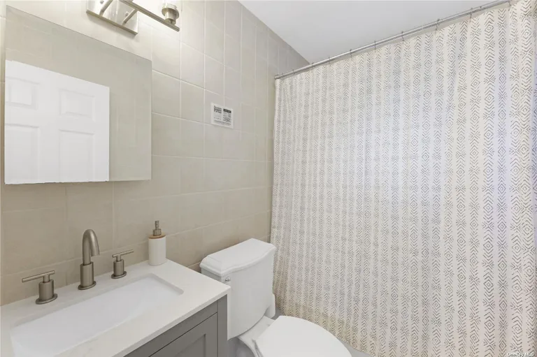 The Hamptons Real Estate | View 485 Sutton Place | Listing | View 5