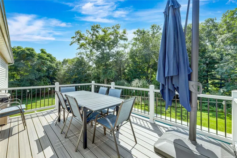 The Hamptons Real Estate | View 485 Sutton Place | Listing | View 17