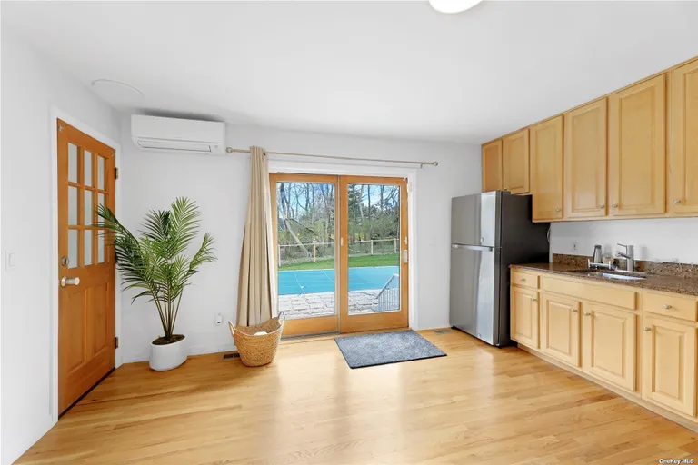 The Hamptons Real Estate | View 485 Sutton Place | Listing | View 9