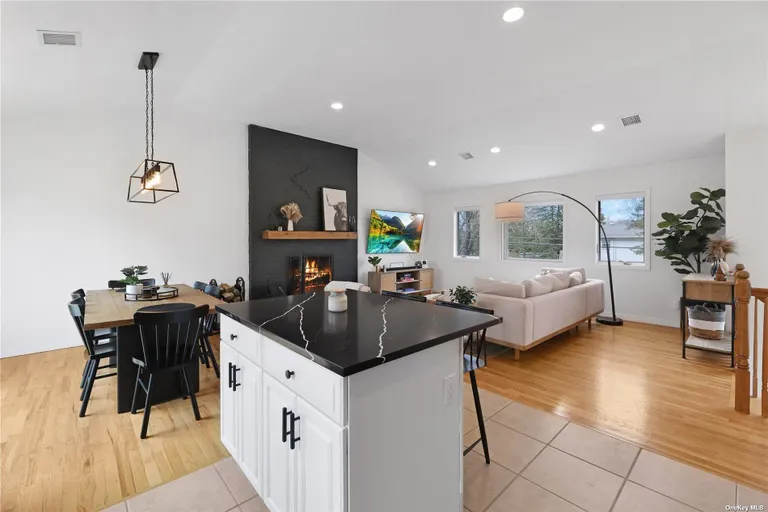 The Hamptons Real Estate | View 485 Sutton Place | Listing | View 16