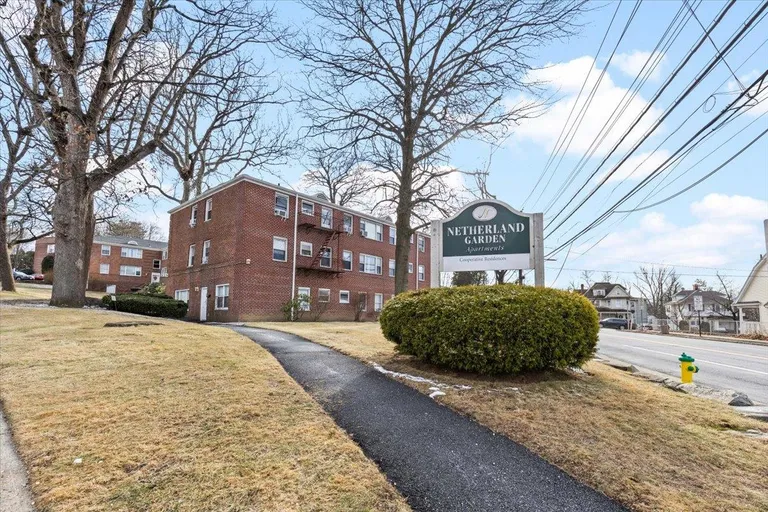 Westchester Real Estate | View 205 W Post Road, 1L | 2 Beds, 1 Bath | View 1