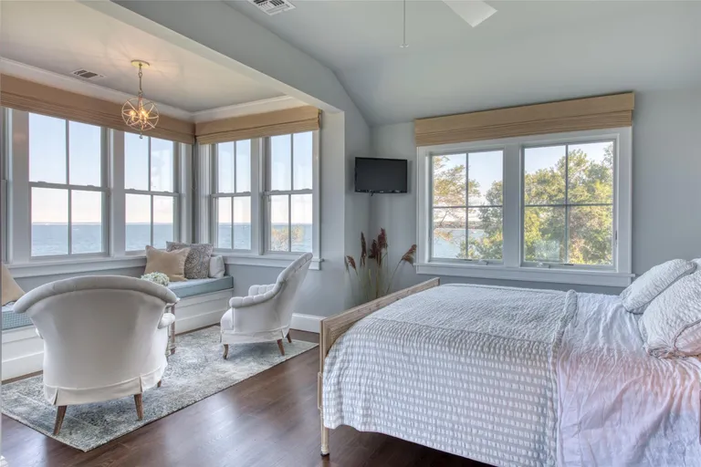 The Hamptons Real Estate | View 1000 Sound Drive | Listing | View 12