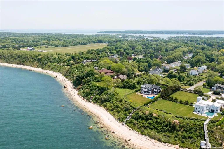The Hamptons Real Estate | View 1000 Sound Drive | 5 Beds, 4 Baths | View 1