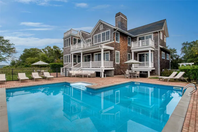 The Hamptons Real Estate | View 1000 Sound Drive | Listing | View 24