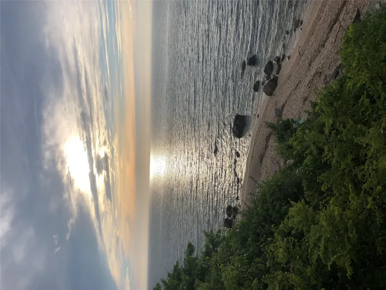 The Hamptons Real Estate | View 1000 Sound Drive | Listing | View 30